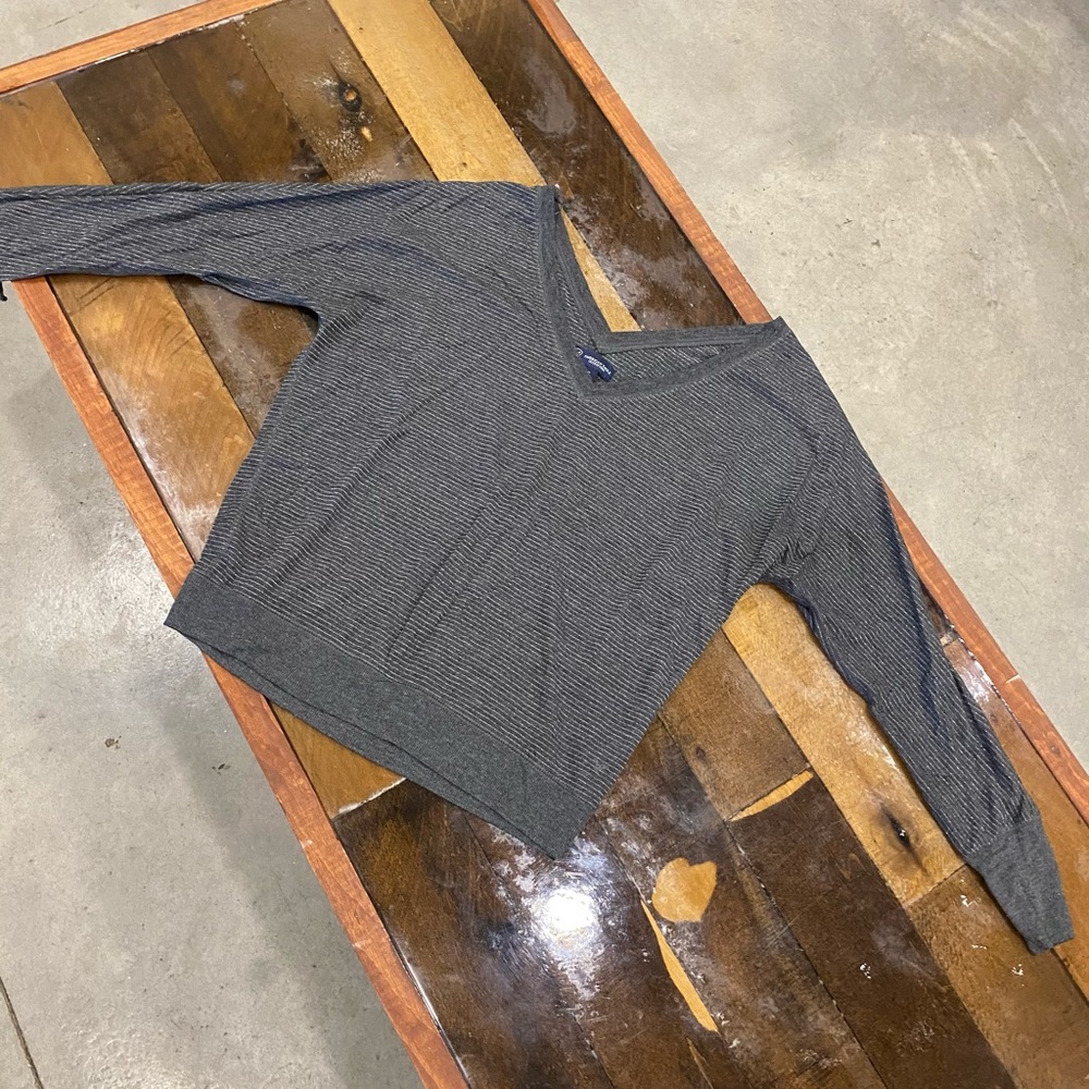 AE Gray Sparkly Stripes V-Neck Long Sleeve Medium